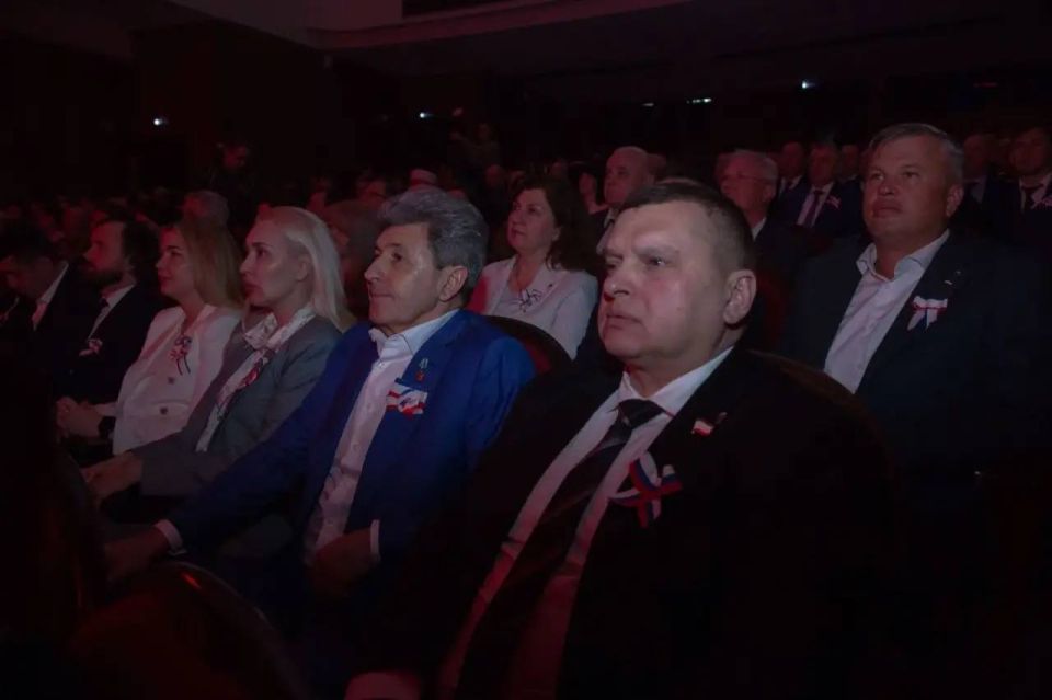 Александр Дудинов: Сегодня вместе с председателем Черноморского районного совета Алексеем Шипицыным и главами сельских поселений принял участие в торжественном мероприятии, посвященном 12-й годовщине Общекрымского... Александр Дудинов: Сегодня вместе с председателем Черноморского районного совета Алексеем Шипицыным и главами сельских поселений принял участие в торжественном мероприятии, посвященном 12-й годовщине Общекрымского...
