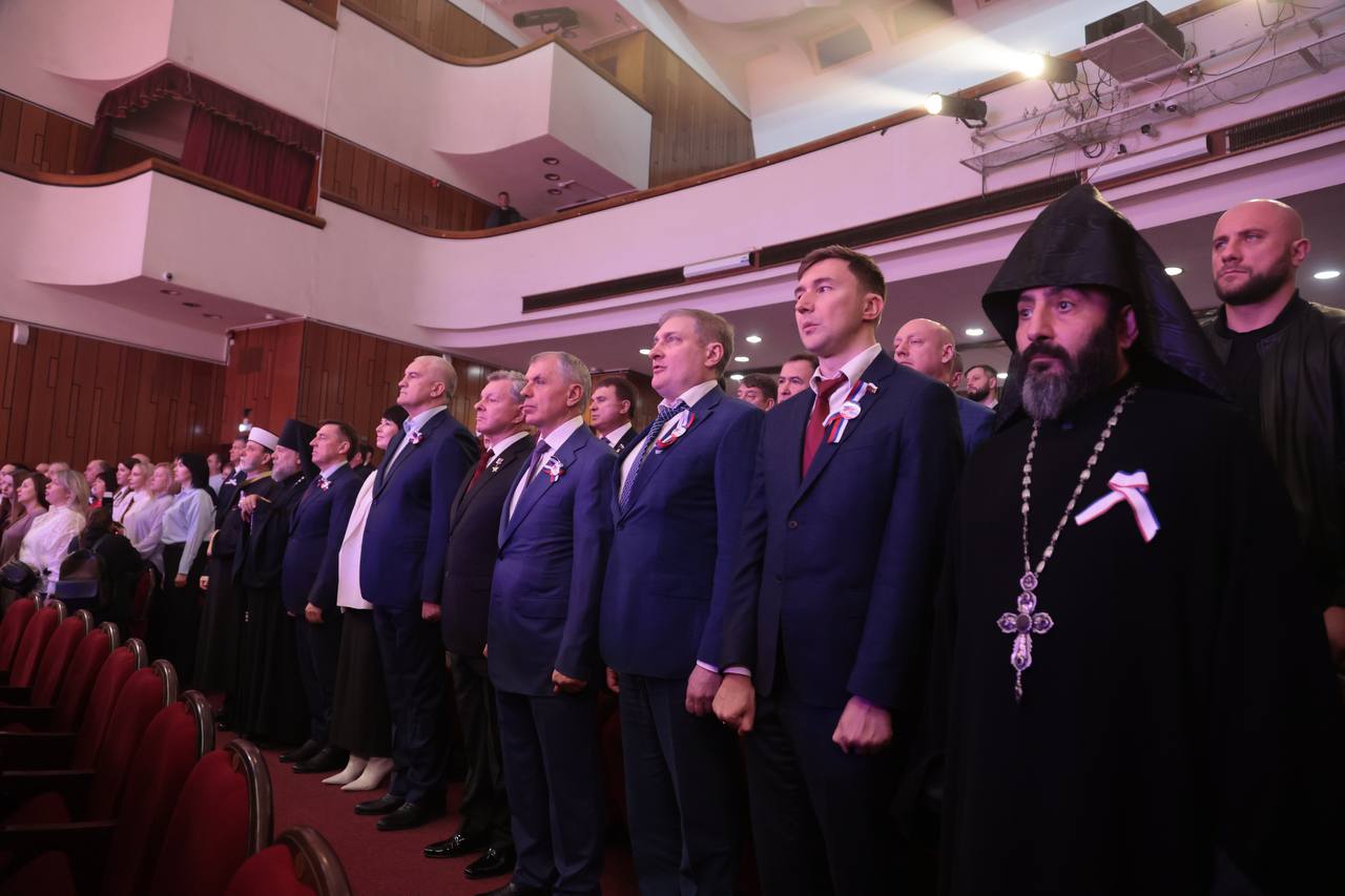 В честь 12-й годовщины Общекрымского референдума и воссоединения Крыма с Россией в республике прошли торжественные мероприятия В честь 12-й годовщины Общекрымского референдума и воссоединения Крыма с Россией в республике прошли торжественные мероприятия