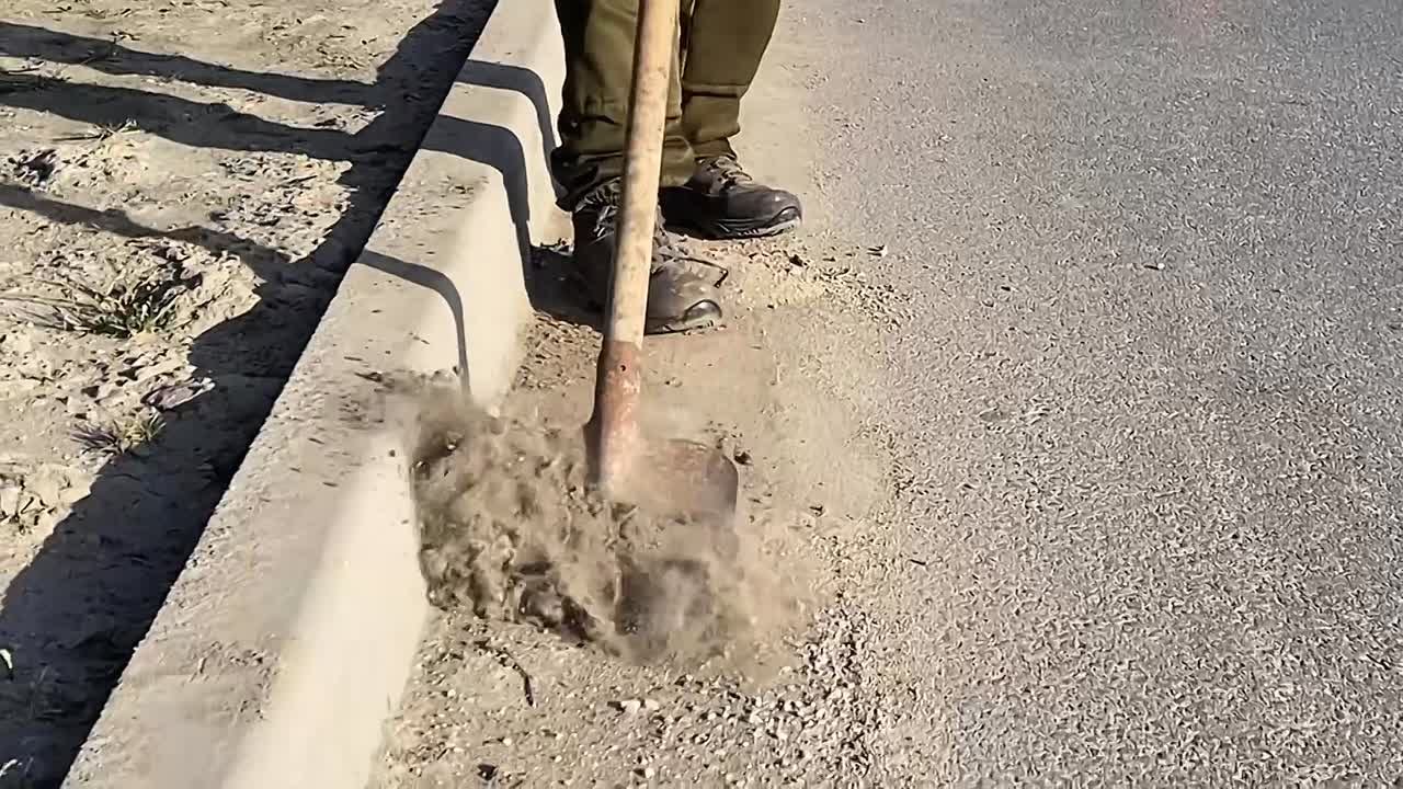 Рабочая неделя в Керчи началась с уборки городских территорий