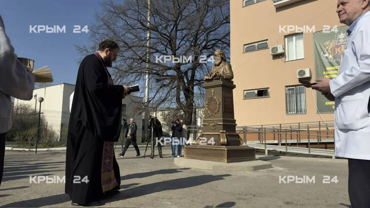 В Симферополе открыли памятник святителю Луке В Симферополе открыли памятник святителю Луке