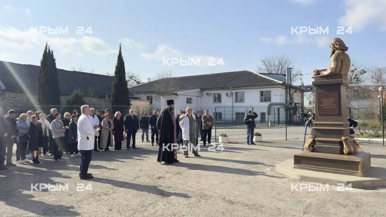 В Симферополе открыли памятник святителю Луке В Симферополе открыли памятник святителю Луке
