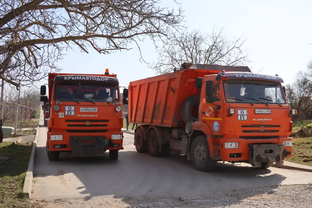 В соответствии с муниципальным контрактом Керченский филиал АО «Крымавтодор» ведет активные работы по профилированию и ремонту дорожного полотна в разных районах города В соответствии с муниципальным контрактом Керченский филиал АО «Крымавтодор» ведет активные работы по профилированию и ремонту дорожного полотна в разных районах города