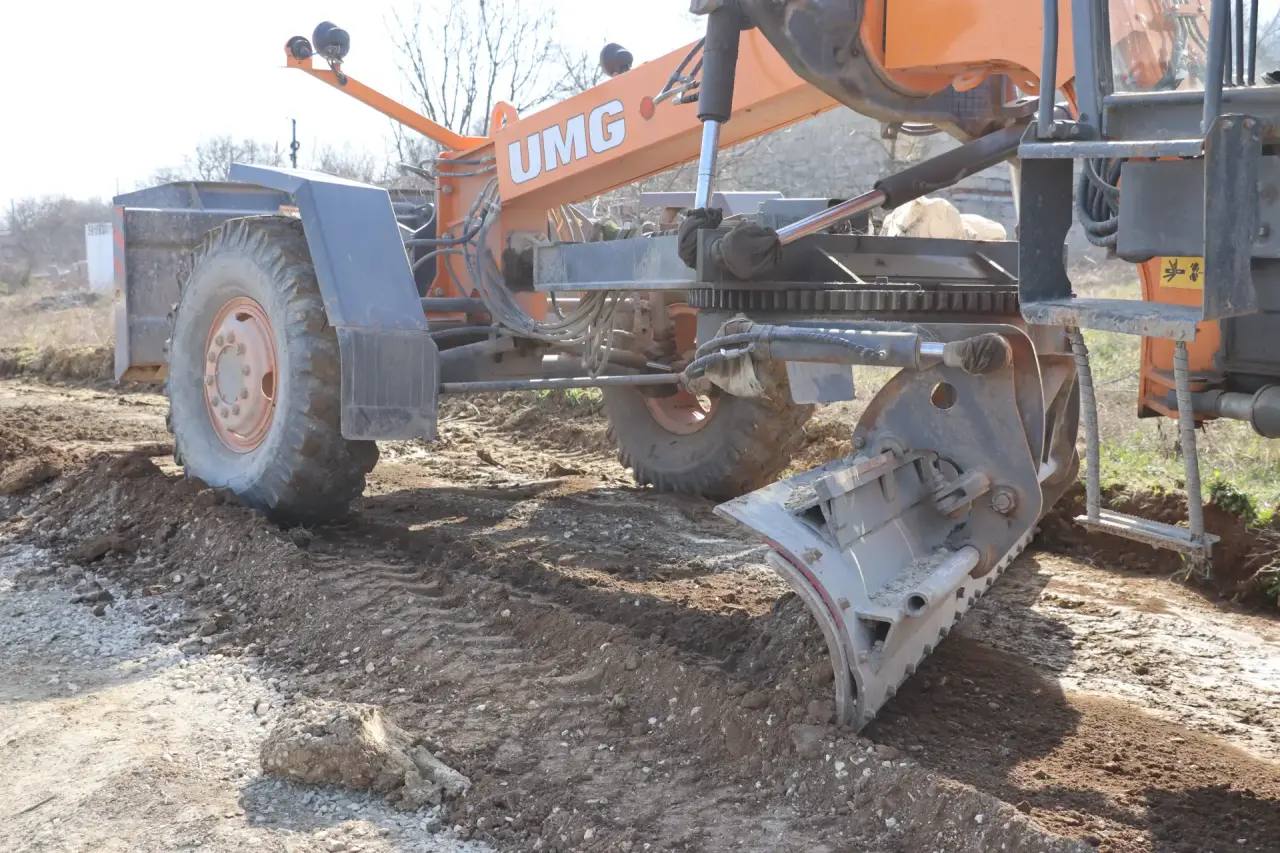 В соответствии с муниципальным контрактом Керченский филиал АО «Крымавтодор» ведет активные работы по профилированию и ремонту дорожного полотна в разных районах города В соответствии с муниципальным контрактом Керченский филиал АО «Крымавтодор» ведет активные работы по профилированию и ремонту дорожного полотна в разных районах города