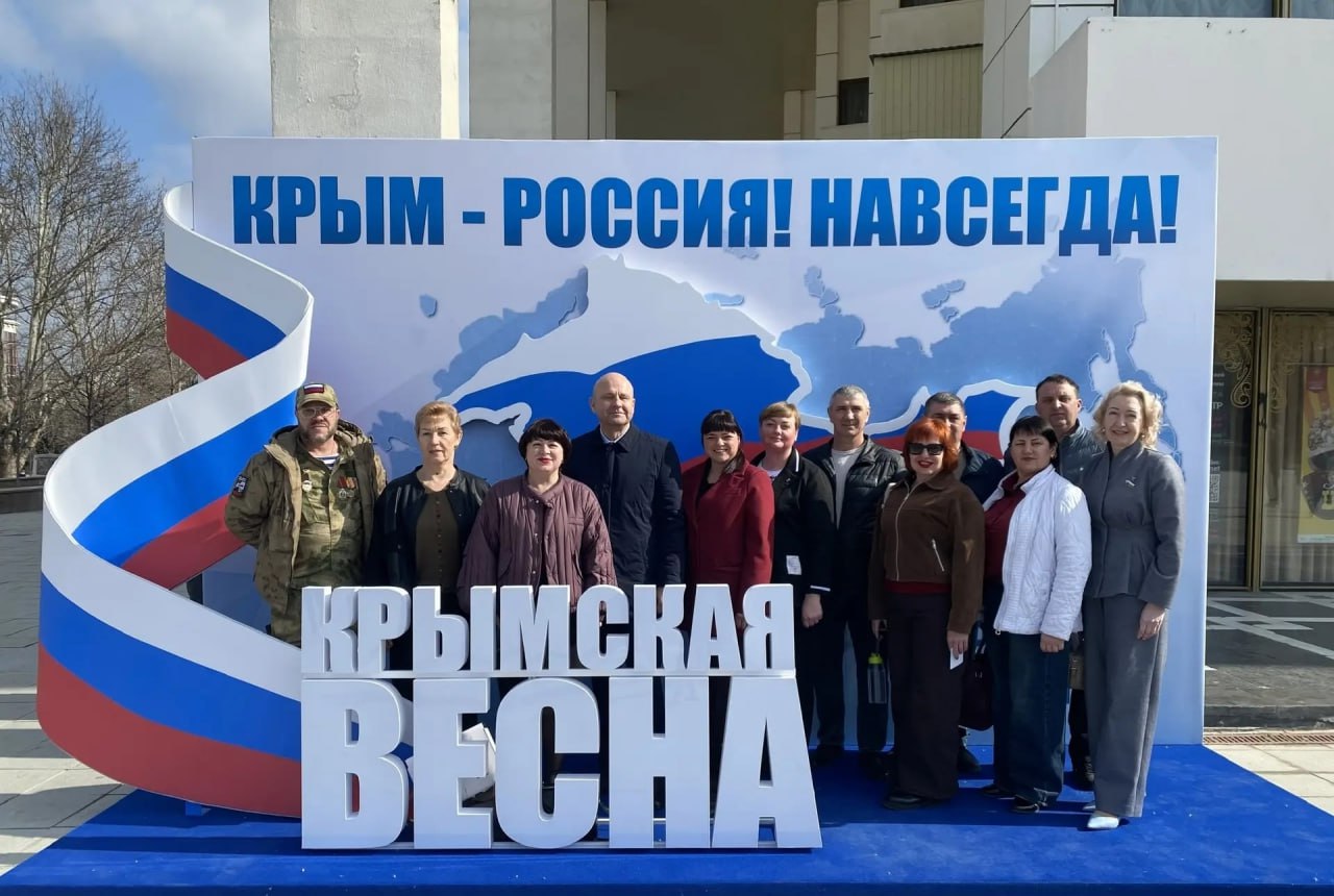 Александр Харламов: Сегодня вместе с председателем райсовета Викторией Грицай приняли участие в торжественном собрании, посвященном двенадцатой годовщине Общекрымского референдума и Дню воссоединения Крыма с Россией