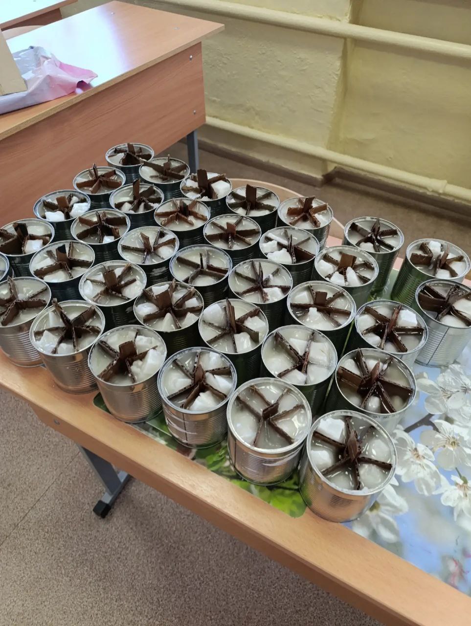 «По ZOVу сердца»: школьники Симферополя изготовили окопные свечи «По ZOVу сердца»: школьники Симферополя изготовили окопные свечи