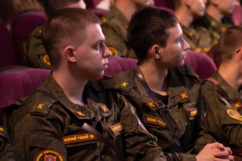 В Симферополе прошел грандиозный концерт с участием ветеранов спецоперации В Симферополе прошел грандиозный концерт с участием ветеранов спецоперации