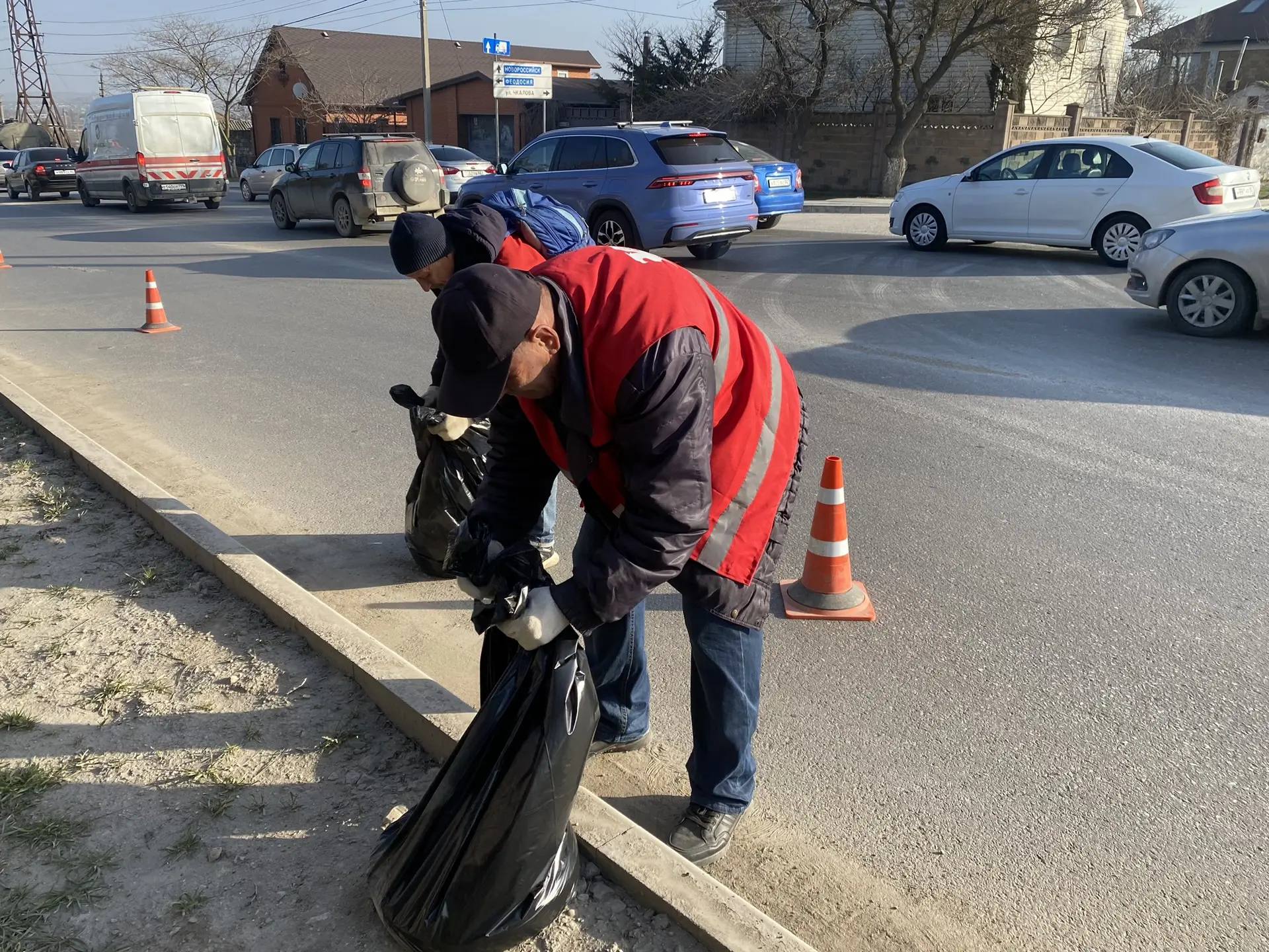 Рабочая неделя в Керчи началась с уборки городских территорий Рабочая неделя в Керчи началась с уборки городских территорий