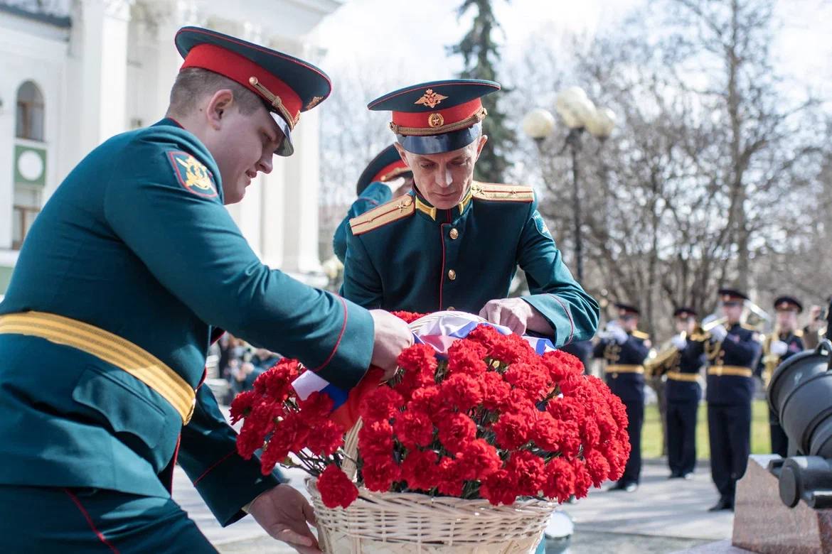 Сегодня, 16 марта 2026 года, исполняющий обязанности прокурора Республики Крым Дмитрий Егоров принял участие в торжественных мероприятиях, приуроченных ко Дню Общекрымского референдума, состоявшегося ровно 12 лет назад, и...