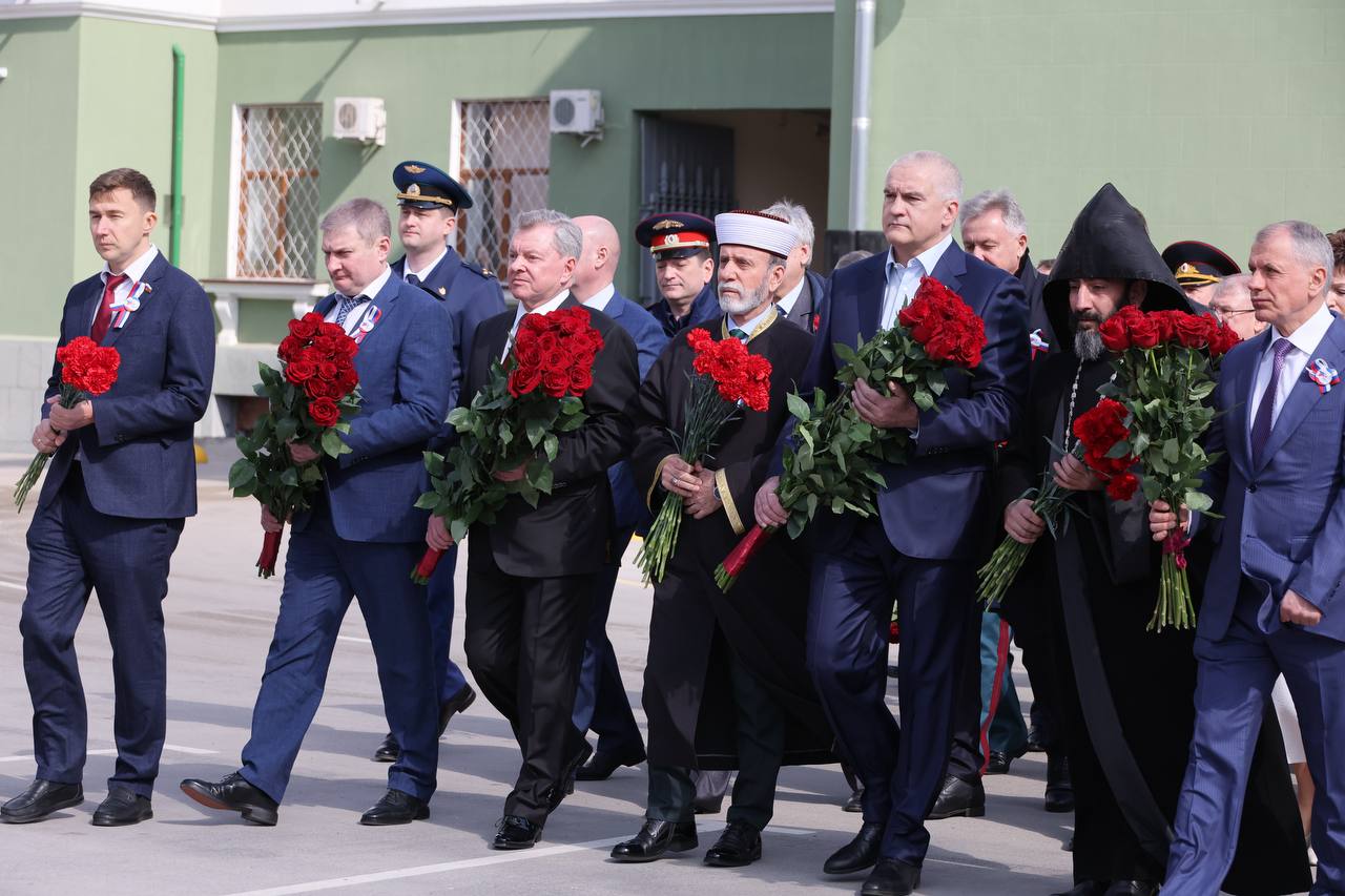 Сегодня, 16 марта 2026 года, исполняющий обязанности прокурора Республики Крым Дмитрий Егоров принял участие в торжественных мероприятиях, приуроченных ко Дню Общекрымского референдума, состоявшегося ровно 12 лет назад, и... Сегодня, 16 марта 2026 года, исполняющий обязанности прокурора Республики Крым Дмитрий Егоров принял участие в торжественных мероприятиях, приуроченных ко Дню Общекрымского референдума, состоявшегося ровно 12 лет назад, и...