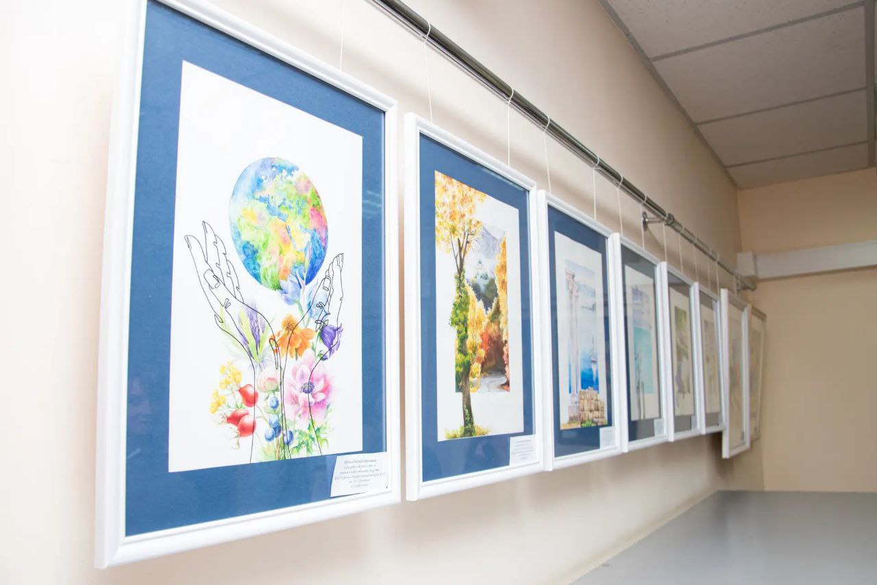 В ГБУК РК «Библиотека им. И.Я. Франко» открылась выставка работ педагогов-художников Симферополя В ГБУК РК «Библиотека им. И.Я. Франко» открылась выставка работ педагогов-художников Симферополя