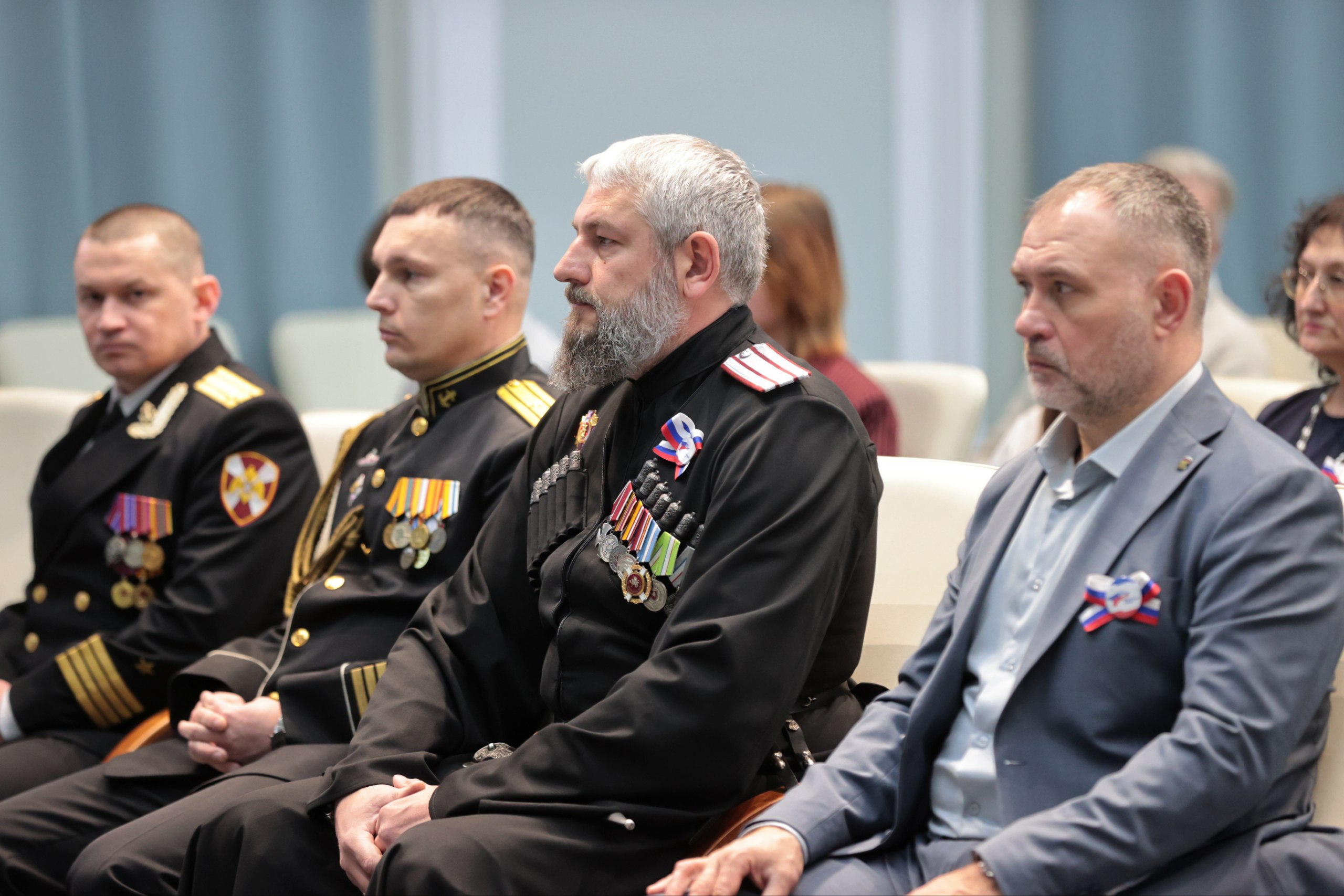 Владимир Константинов: В канун 12-й годовщины возвращения Крыма в Россию вручили крымчанам заслуженные награды, а нашим юным согражданам — первые паспорта Владимир Константинов: В канун 12-й годовщины возвращения Крыма в Россию вручили крымчанам заслуженные награды, а нашим юным согражданам — первые паспорта