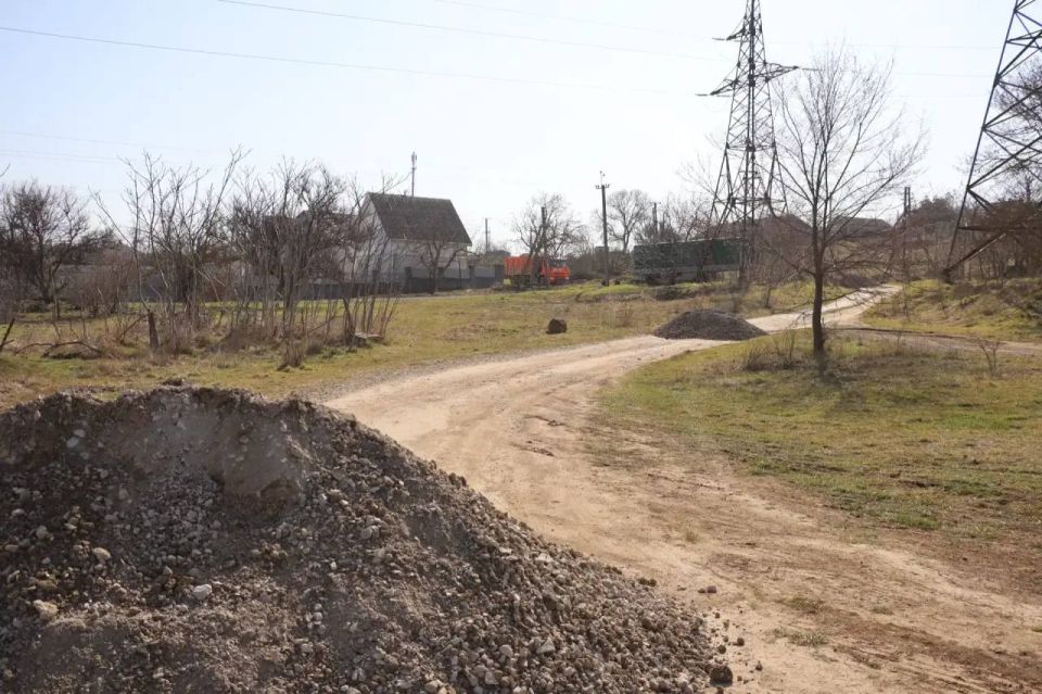 В соответствии с муниципальным контрактом Керченский филиал АО «Крымавтодор» ведет активные работы по профилированию и ремонту дорожного полотна в разных районах города В соответствии с муниципальным контрактом Керченский филиал АО «Крымавтодор» ведет активные работы по профилированию и ремонту дорожного полотна в разных районах города