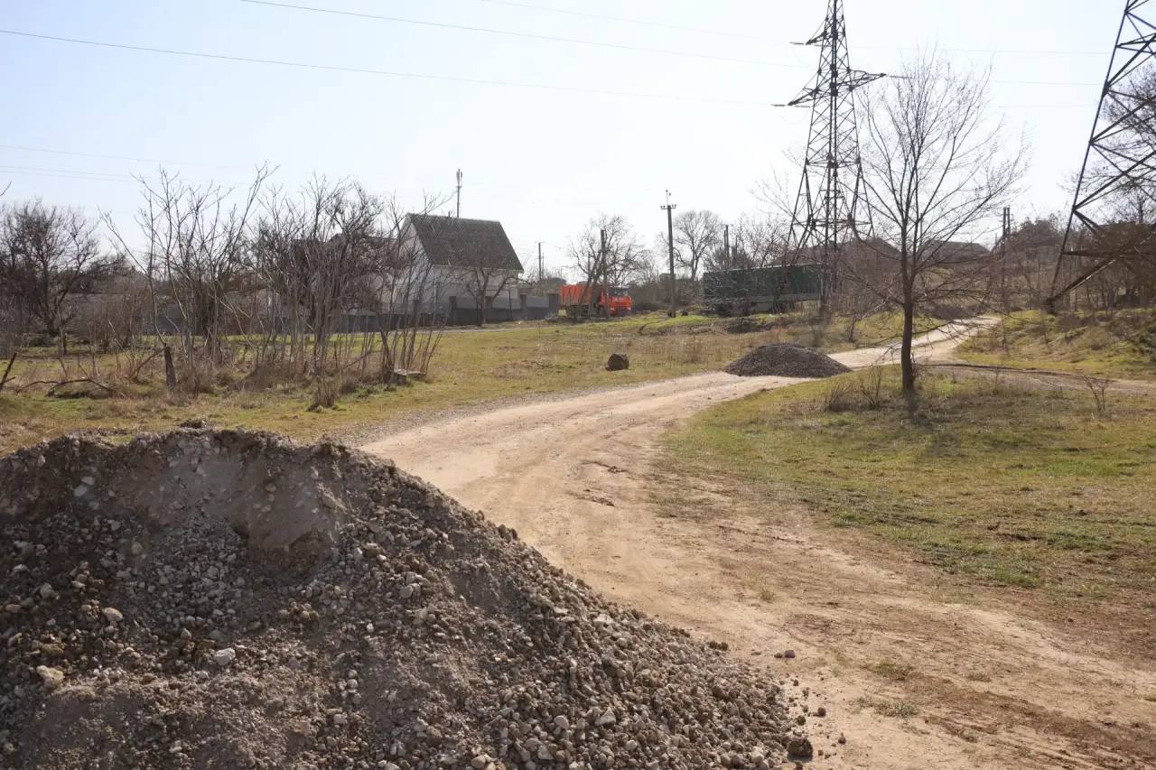 В соответствии с муниципальным контрактом Керченский филиал АО «Крымавтодор» ведет активные работы по профилированию и ремонту дорожного полотна в разных районах города В соответствии с муниципальным контрактом Керченский филиал АО «Крымавтодор» ведет активные работы по профилированию и ремонту дорожного полотна в разных районах города