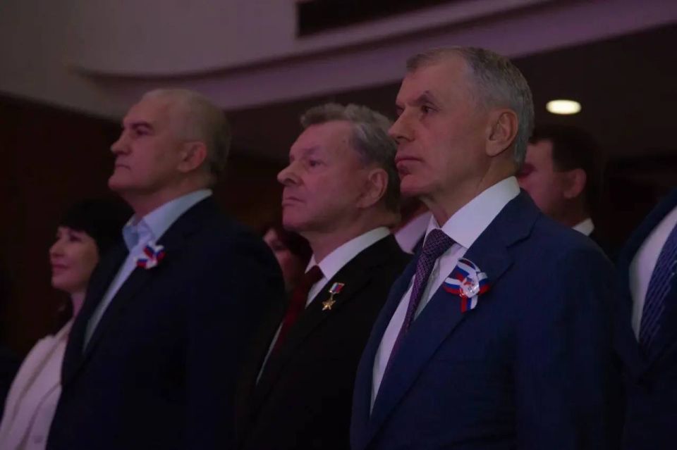 Александр Дудинов: Сегодня вместе с председателем Черноморского районного совета Алексеем Шипицыным и главами сельских поселений принял участие в торжественном мероприятии, посвященном 12-й годовщине Общекрымского... Александр Дудинов: Сегодня вместе с председателем Черноморского районного совета Алексеем Шипицыным и главами сельских поселений принял участие в торжественном мероприятии, посвященном 12-й годовщине Общекрымского...