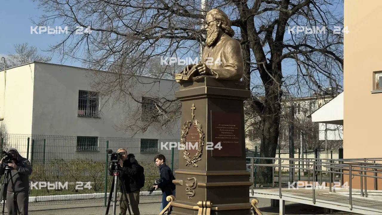 В Симферополе открыли памятник святителю Луке В Симферополе открыли памятник святителю Луке