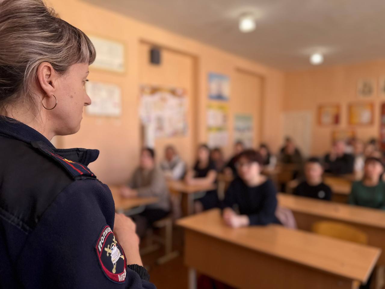 Сотрудники Госавтоинспекции приняли участие в общешкольном родительском собрании