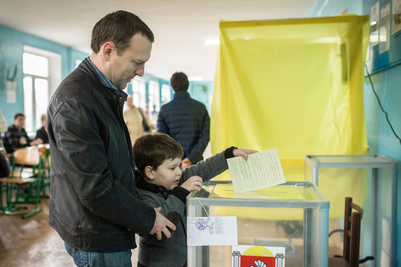Сергей Аксёнов: Мирно и справедливо. Честно и прозрачно Сергей Аксёнов: Мирно и справедливо. Честно и прозрачно