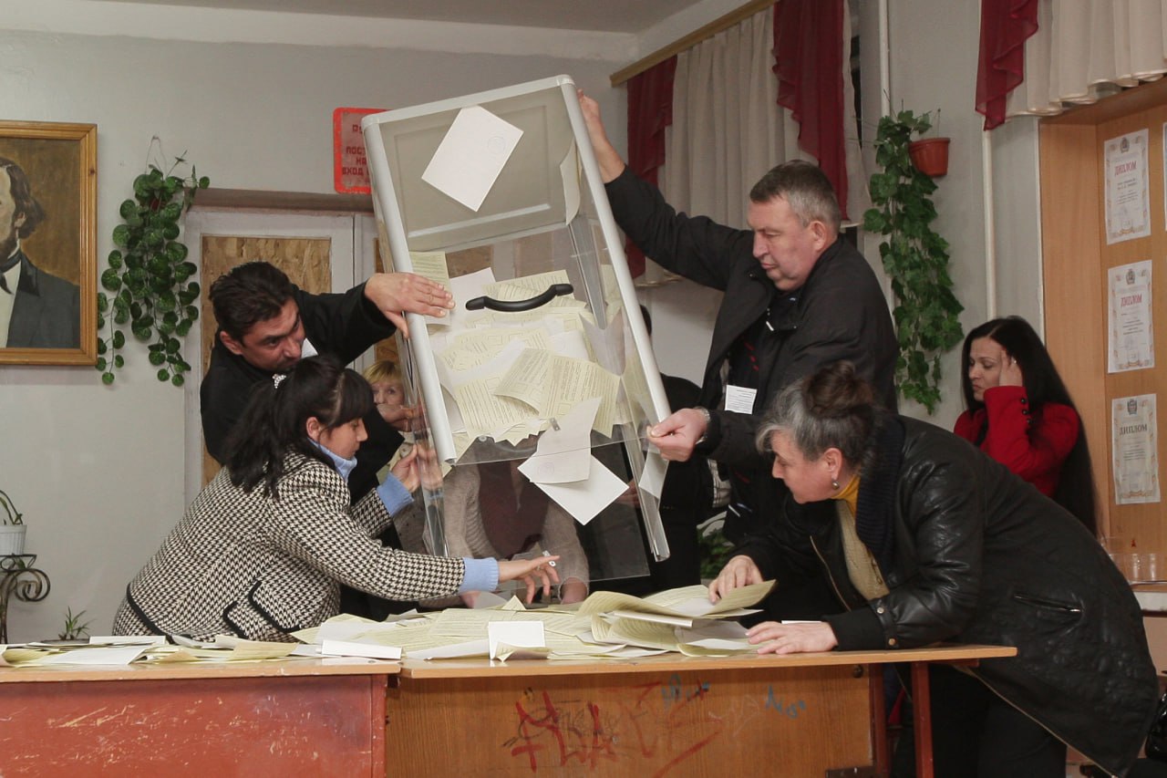 Сергей Аксёнов: Мирно и справедливо. Честно и прозрачно Сергей Аксёнов: Мирно и справедливо. Честно и прозрачно