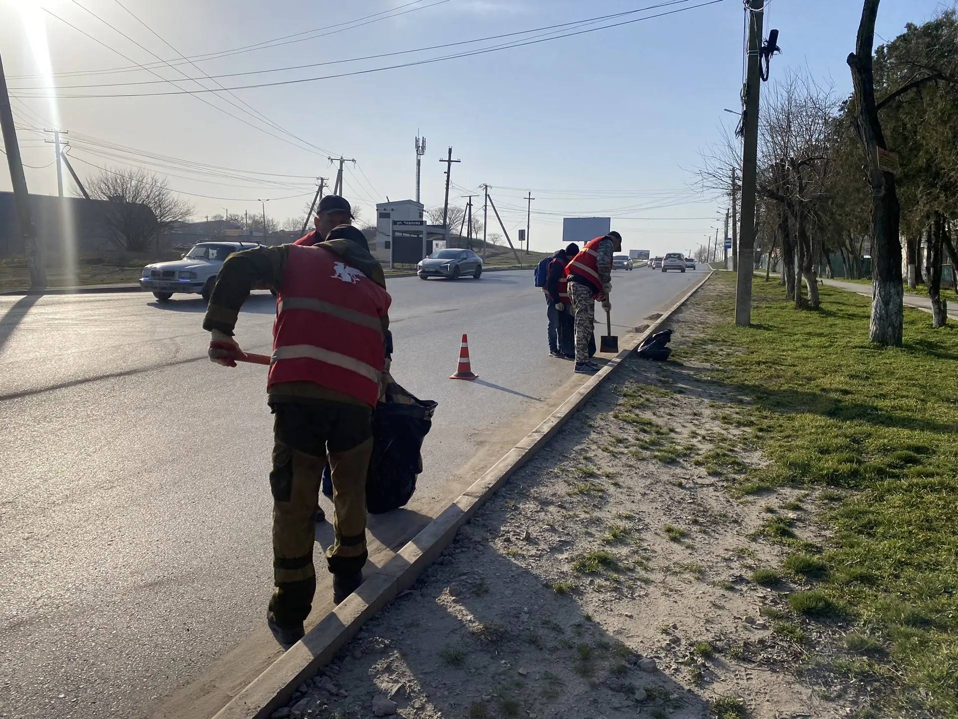 Рабочая неделя в Керчи началась с уборки городских территорий Рабочая неделя в Керчи началась с уборки городских территорий