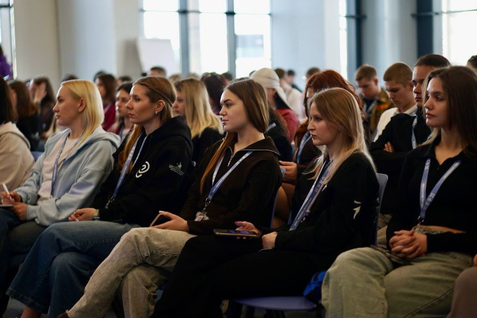 Добровольчество объединяет активных и неравнодушных людей, готовых вкладывать своё время и силы в важные дела Добровольчество объединяет активных и неравнодушных людей, готовых вкладывать своё время и силы в важные дела
