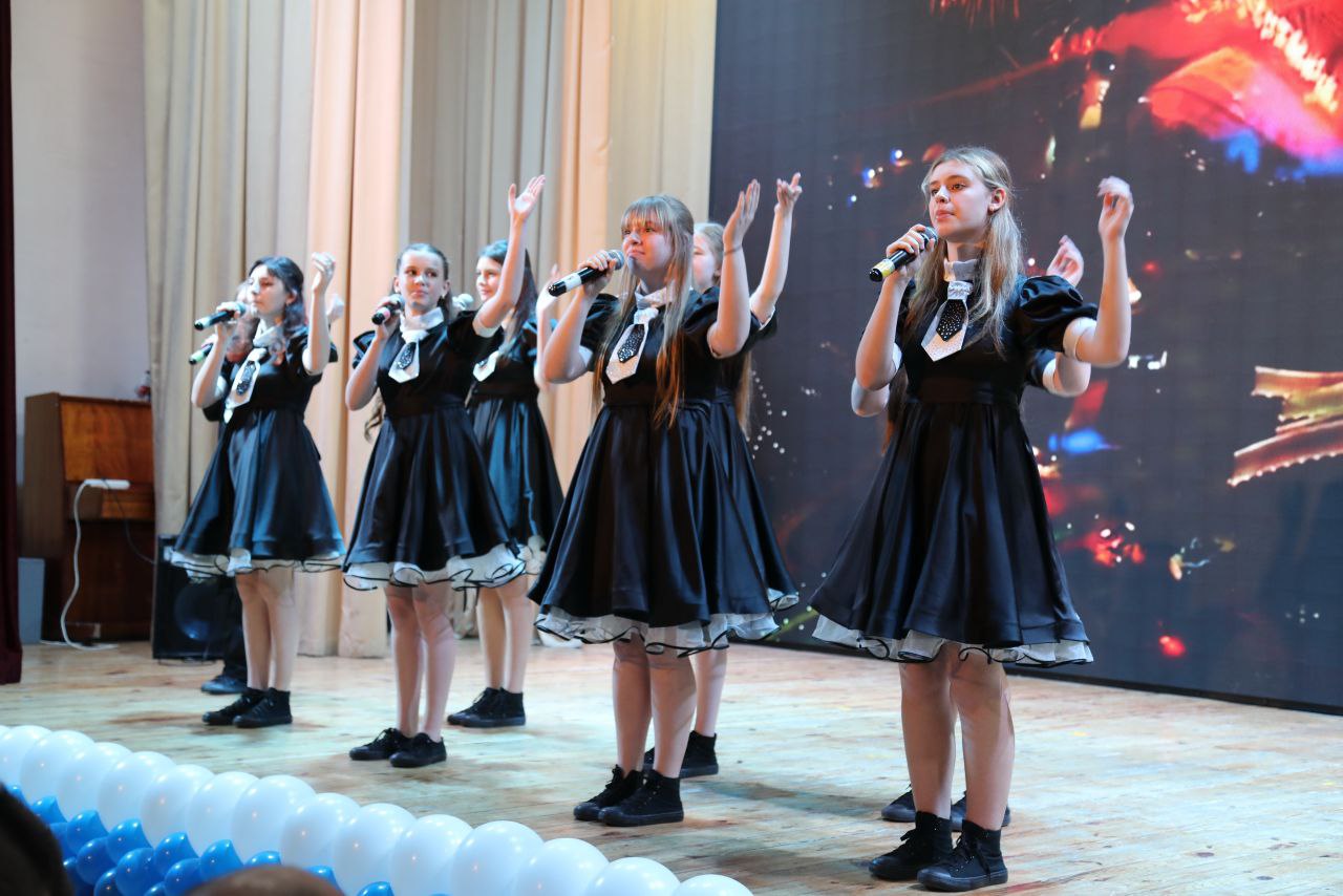 Галина Огнёва: В этот прекрасный солнечный день в Доме творчества «Подмосковье» мы вместе прожили ещё одну страницу нашей общей крымской истории Галина Огнёва: В этот прекрасный солнечный день в Доме творчества «Подмосковье» мы вместе прожили ещё одну страницу нашей общей крымской истории