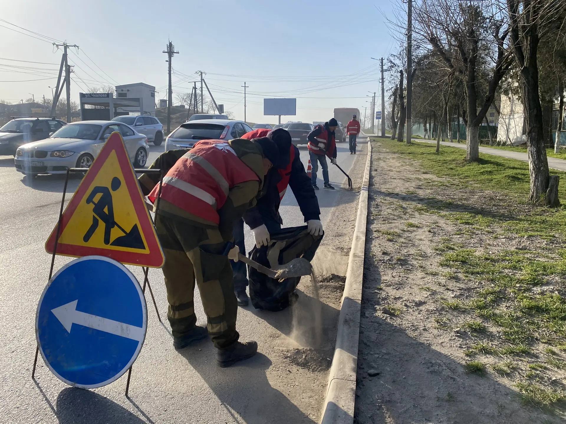 Рабочая неделя в Керчи началась с уборки городских территорий Рабочая неделя в Керчи началась с уборки городских территорий