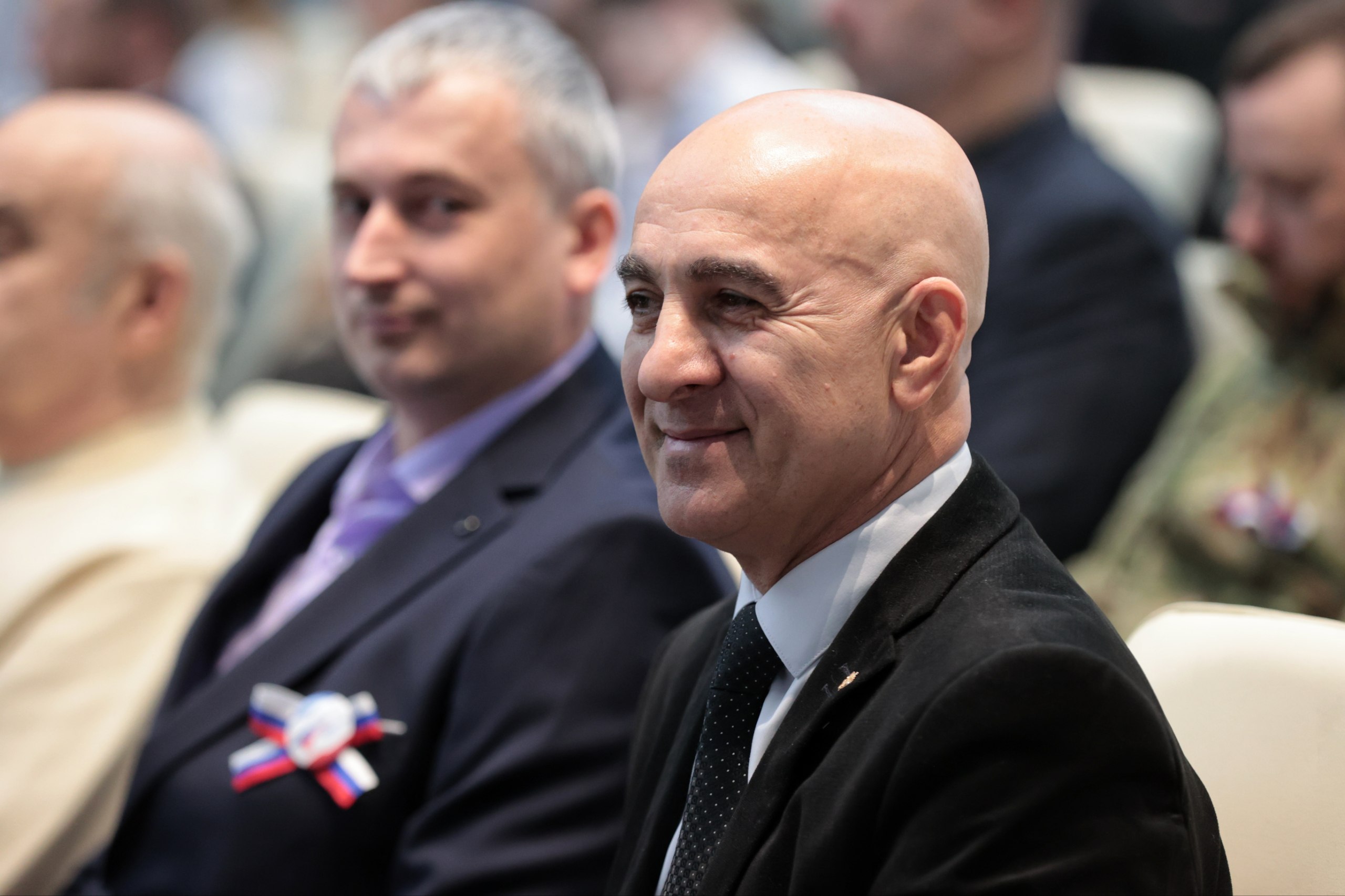 Владимир Константинов: В канун 12-й годовщины возвращения Крыма в Россию вручили крымчанам заслуженные награды, а нашим юным согражданам — первые паспорта Владимир Константинов: В канун 12-й годовщины возвращения Крыма в Россию вручили крымчанам заслуженные награды, а нашим юным согражданам — первые паспорта