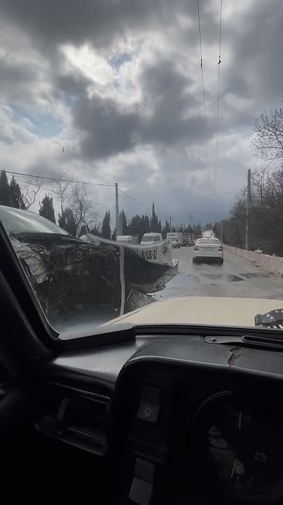 Очевидцы сообщают о серьёзном ДТП на трассе Алушта – Ялта в районе «Артека»