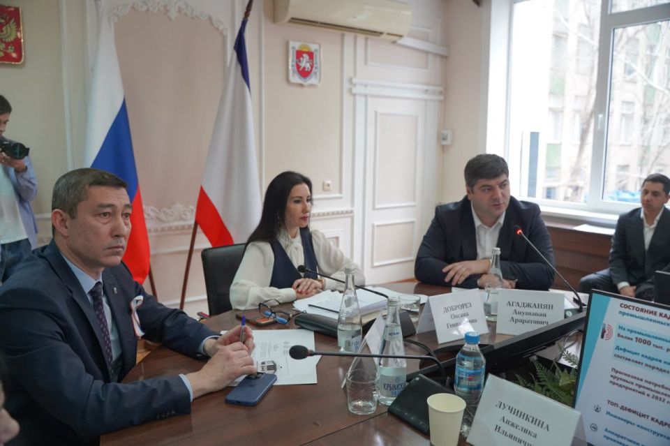 В Крымском инженерно-педагогическом университете имени Февзи Якубова состоялось выездное заседание Комитета Госсовета Крыма по промышленности, торговле и предпринимательству В Крымском инженерно-педагогическом университете имени Февзи Якубова состоялось выездное заседание Комитета Госсовета Крыма по промышленности, торговле и предпринимательству