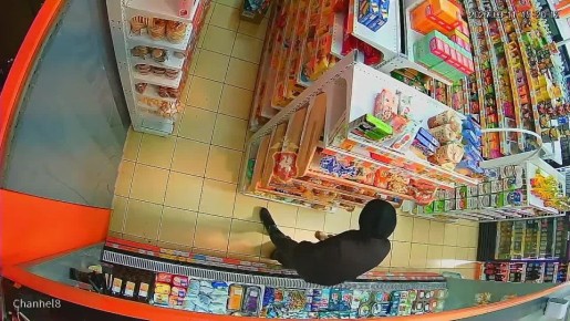 Севастополец украл из магазина продукты и толкнул продавщицу — теперь ему грозит до 7 лет тюрьмы