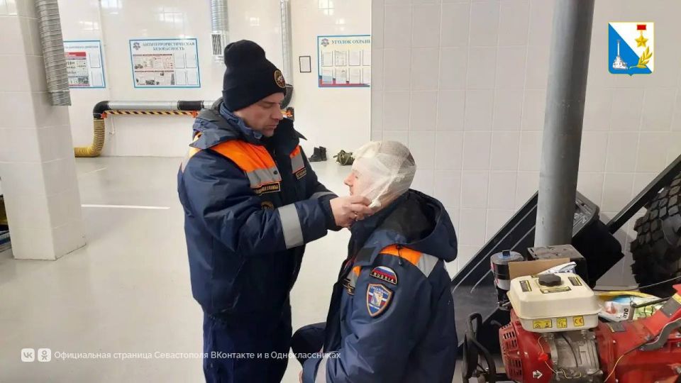 Более 50 севастопольских спасателей подтвердили квалификацию на ежегодной аттестации Более 50 севастопольских спасателей подтвердили квалификацию на ежегодной аттестации