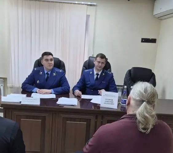 Исполняющий обязанности прокурора Крыма Дмитрий Егоров провел прием жителей города Ялты Исполняющий обязанности прокурора Крыма Дмитрий Егоров провел прием жителей города Ялты