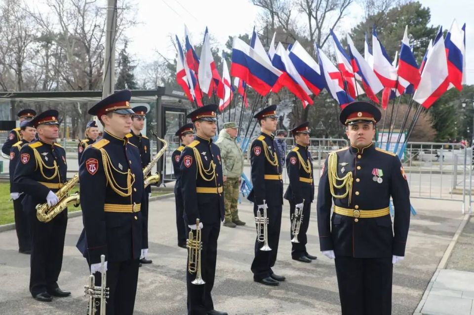Росгвардия присоединилась к празднованию 12-летия воссоединения Крыма с Россией Росгвардия присоединилась к празднованию 12-летия воссоединения Крыма с Россией