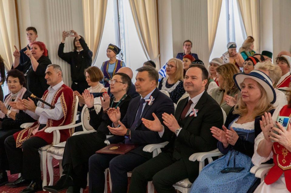 При поддержке Министерства культуры Республики Крым в Ливадийском дворце-музее дан старт Году единства народов России При поддержке Министерства культуры Республики Крым в Ливадийском дворце-музее дан старт Году единства народов России