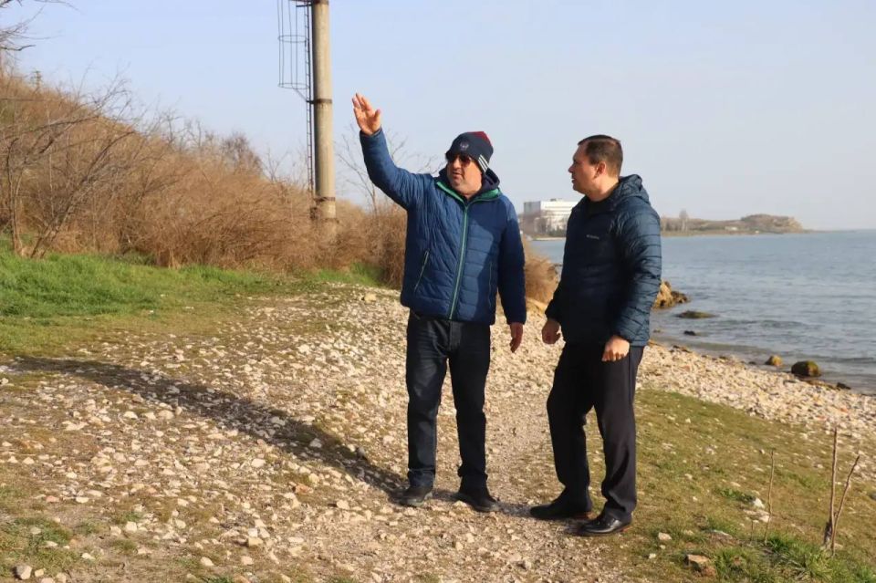 Глава администрации Керчи Олег Каторгин провел выездную встречу с представителем компании-подрядчика по вопросу благоустройства общественной территории «Зона отдыха «Сморжевского» Глава администрации Керчи Олег Каторгин провел выездную встречу с представителем компании-подрядчика по вопросу благоустройства общественной территории «Зона отдыха «Сморжевского»