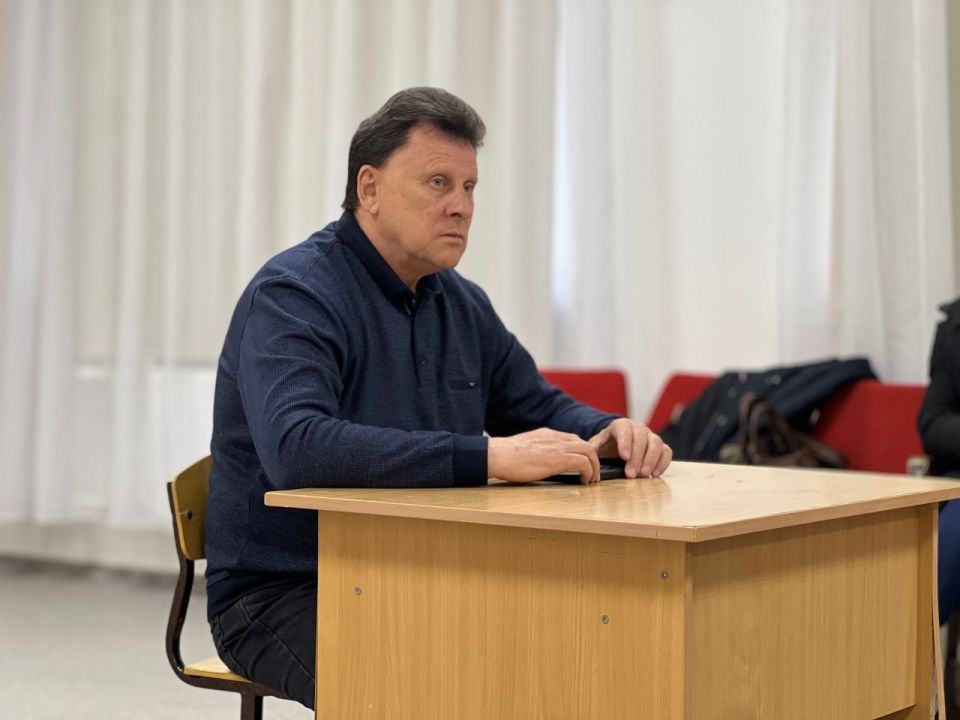 Василий Телиженко: Провел встречу с жителями села Перекоп, на которой также присутствовали руководители ресорсоснабжающих предприятий, депутат Армянского городского совета, руководитель профильного структурного подразделения... Василий Телиженко: Провел встречу с жителями села Перекоп, на которой также присутствовали руководители ресорсоснабжающих предприятий, депутат Армянского городского совета, руководитель профильного структурного подразделения...