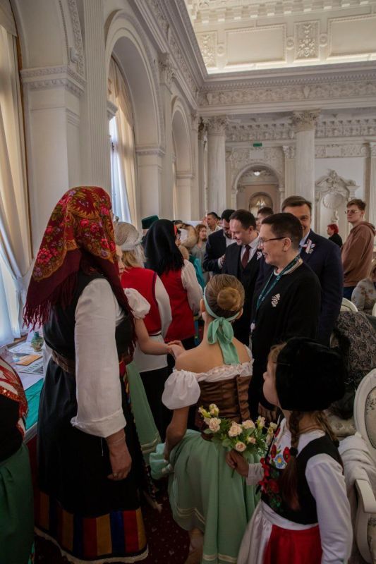 При поддержке Министерства культуры Республики Крым в Ливадийском дворце-музее дан старт Году единства народов России При поддержке Министерства культуры Республики Крым в Ливадийском дворце-музее дан старт Году единства народов России