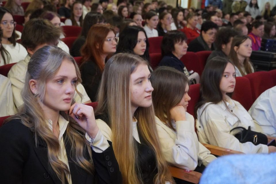 В культурном центре имени Богатикова состоялось торжественное собрание, посвященное Дню Общекрымского референдума 2014 года и Дню воссоединения Крыма с Россией В культурном центре имени Богатикова состоялось торжественное собрание, посвященное Дню Общекрымского референдума 2014 года и Дню воссоединения Крыма с Россией
