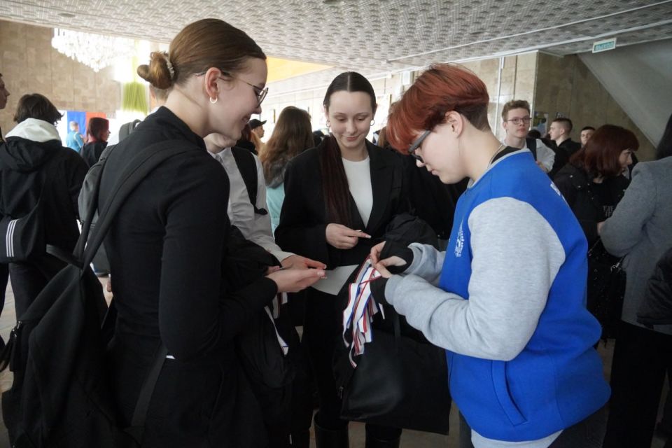 В культурном центре имени Богатикова состоялось торжественное собрание, посвященное Дню Общекрымского референдума 2014 года и Дню воссоединения Крыма с Россией В культурном центре имени Богатикова состоялось торжественное собрание, посвященное Дню Общекрымского референдума 2014 года и Дню воссоединения Крыма с Россией