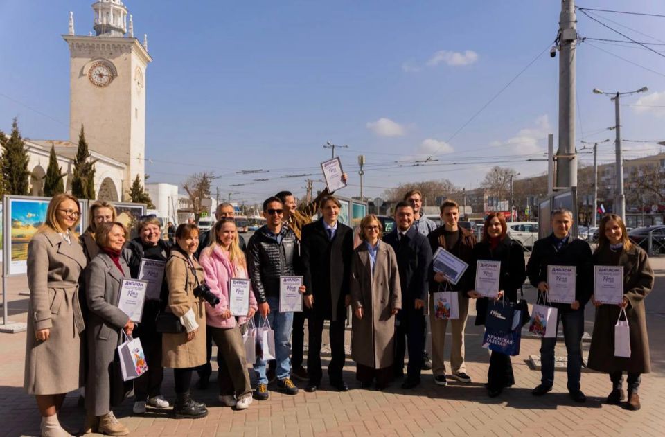 В Симферополе открылась фотовыставка «Крым в моем сердце» В Симферополе открылась фотовыставка «Крым в моем сердце»