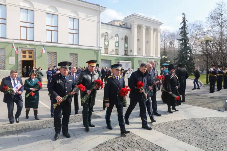 Росгвардия присоединилась к празднованию 12-летия воссоединения Крыма с Россией Росгвардия присоединилась к празднованию 12-летия воссоединения Крыма с Россией