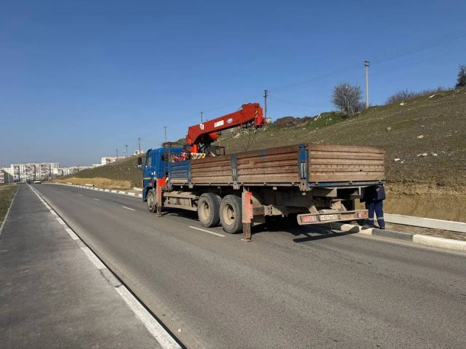 В Керчи продолжается масштабная работа по освещению новой дороги, соединяющей ул. Марата и Куль-Обинское шоссе В Керчи продолжается масштабная работа по освещению новой дороги, соединяющей ул. Марата и Куль-Обинское шоссе
