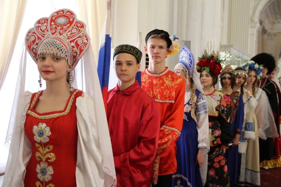 Константин Шимановский: В преддверии Дня воссоединения Крыма с Россией в Ливадийском дворце состоялось открытие Года единства народов России Константин Шимановский: В преддверии Дня воссоединения Крыма с Россией в Ливадийском дворце состоялось открытие Года единства народов России