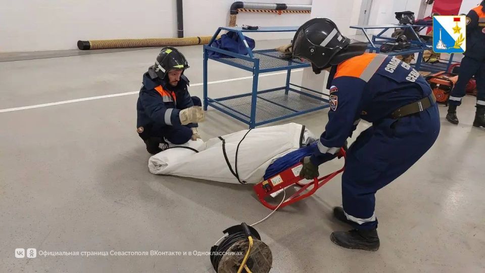 Более 50 севастопольских спасателей подтвердили квалификацию на ежегодной аттестации Более 50 севастопольских спасателей подтвердили квалификацию на ежегодной аттестации