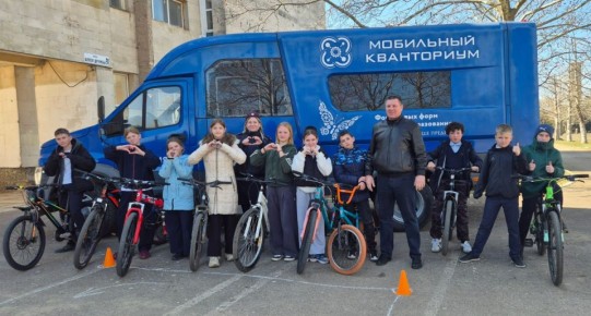 Евпаторийские школьники продемонстрировали мастерство в фигурном вождении велосипеда