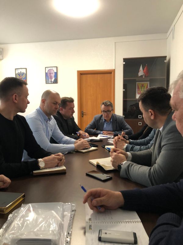 Сегодня состоялось совещание с руководителями коммунальных предприятий города и сотрудниками администрации Сегодня состоялось совещание с руководителями коммунальных предприятий города и сотрудниками администрации