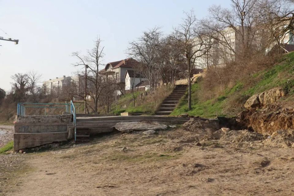 Глава администрации Керчи Олег Каторгин провел выездную встречу с представителем компании-подрядчика по вопросу благоустройства общественной территории «Зона отдыха «Сморжевского» Глава администрации Керчи Олег Каторгин провел выездную встречу с представителем компании-подрядчика по вопросу благоустройства общественной территории «Зона отдыха «Сморжевского»