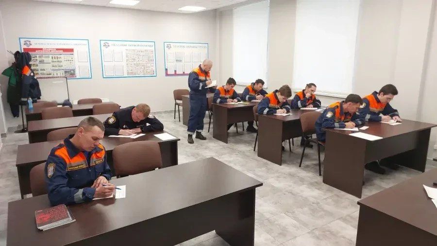 Более 50 севастопольских спасателей прошли ежегодную аттестацию Более 50 севастопольских спасателей прошли ежегодную аттестацию