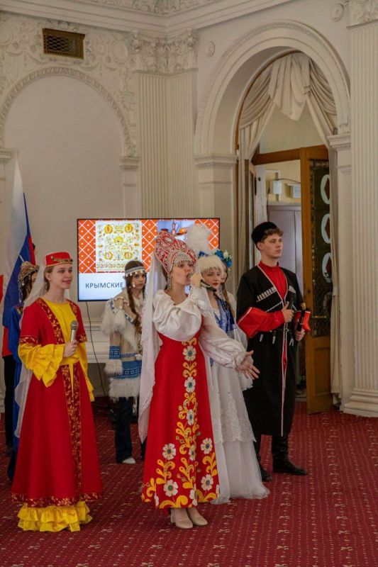 При поддержке Министерства культуры Республики Крым в Ливадийском дворце-музее дан старт Году единства народов России При поддержке Министерства культуры Республики Крым в Ливадийском дворце-музее дан старт Году единства народов России