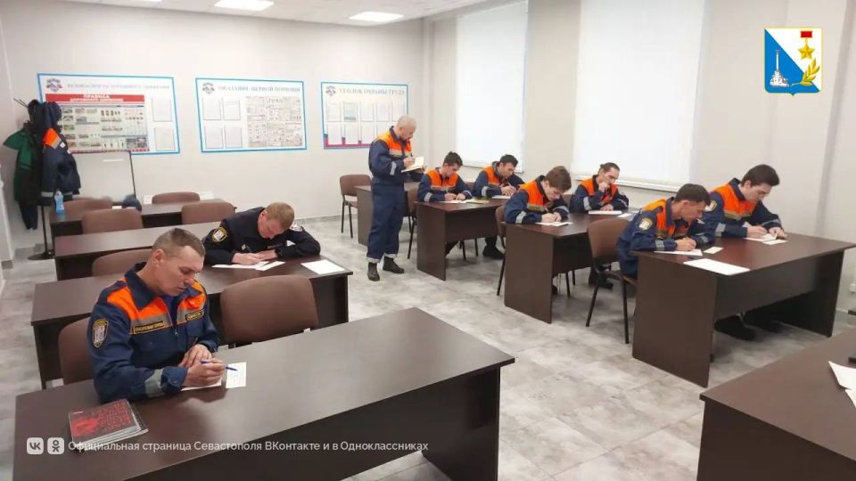 Более 50 севастопольских спасателей подтвердили квалификацию на ежегодной аттестации Более 50 севастопольских спасателей подтвердили квалификацию на ежегодной аттестации